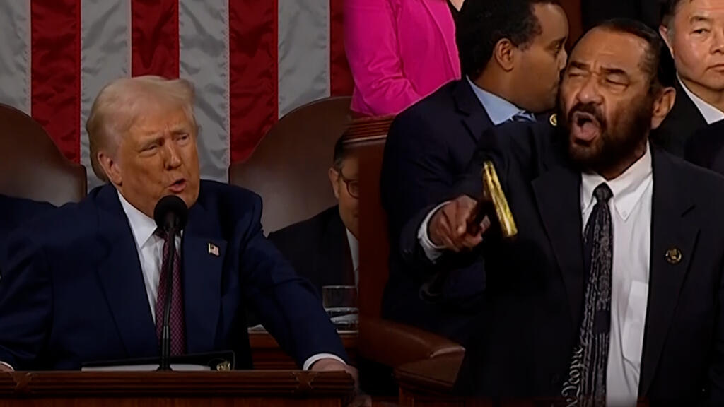 États-Unis : ambiance tendue lors du discours de Trump devant le Congrès